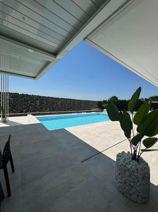 Villa exclusiva con piscina!