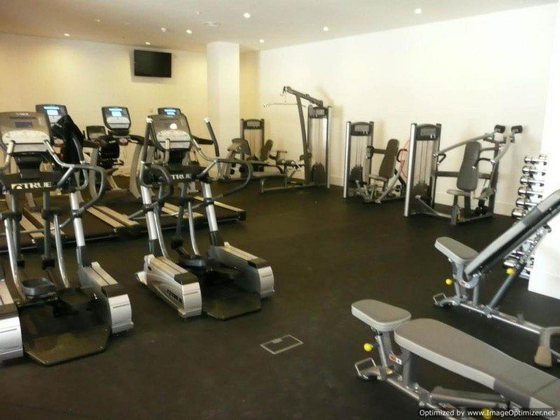 Sky-high South Yarra luxury 2 bed sleeping up to 4