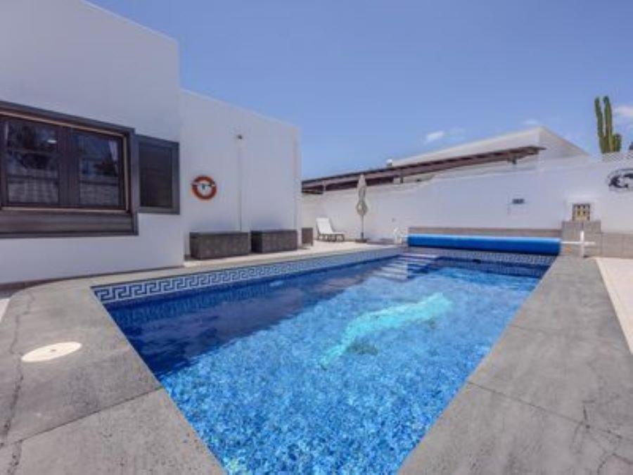 Villa Victoria just 150 metres from Playa Bastian Costa Teguise