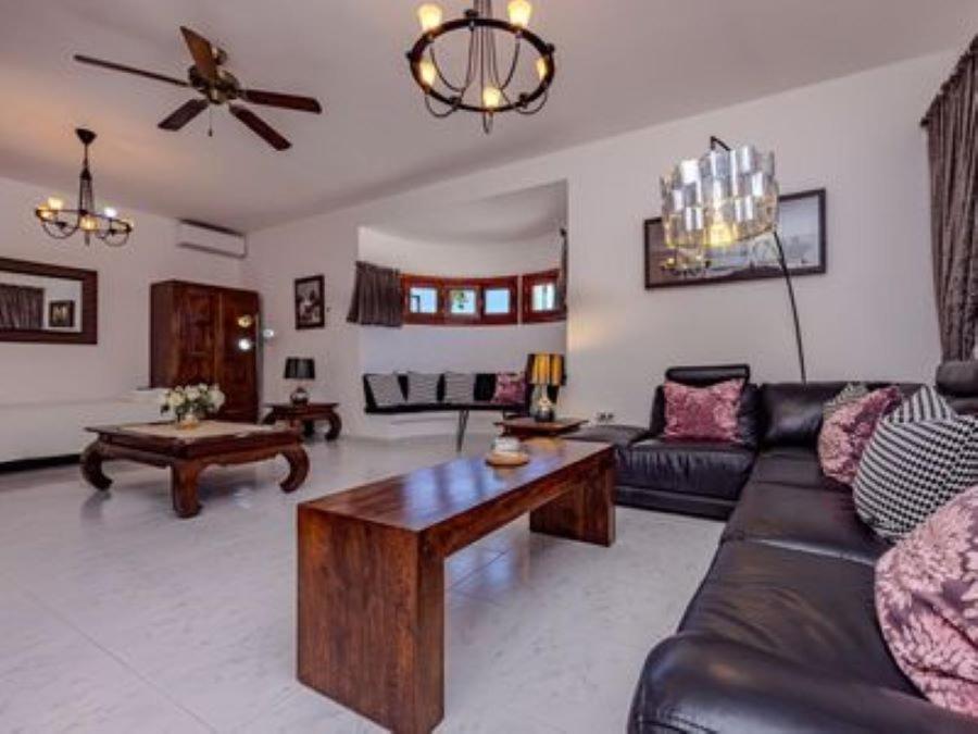 Villa Victoria just 150 metres from Playa Bastian Costa Teguise