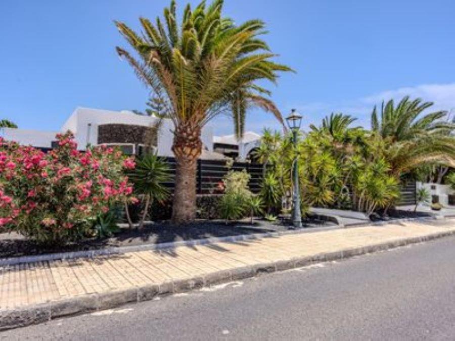 Villa Victoria just 150 metres from Playa Bastian Costa Teguise