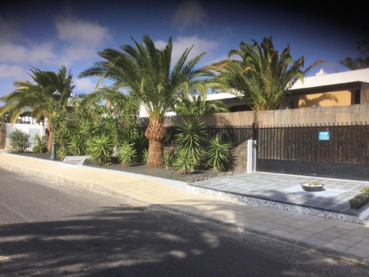 Villa Victoria just 150 metres from Playa Bastian Costa Teguise