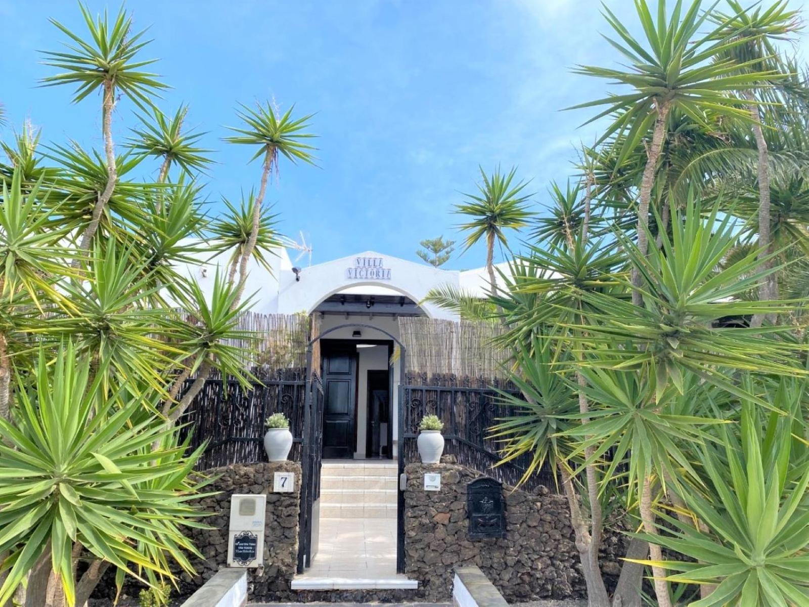 Villa Victoria just 150 metres from Playa Bastian Costa Teguise