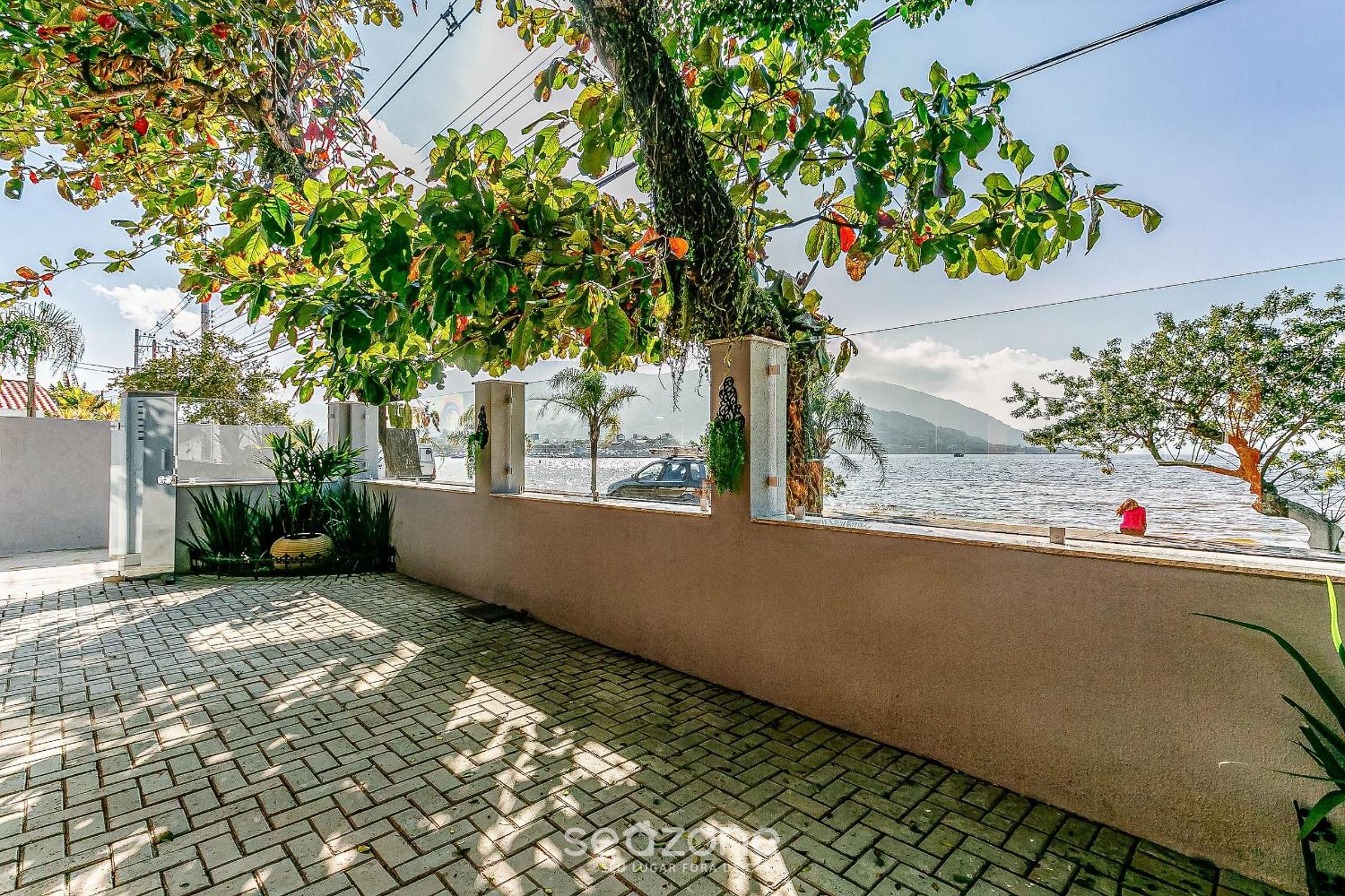 Apartments and Studios Facing Lagoa da Conceição SDR