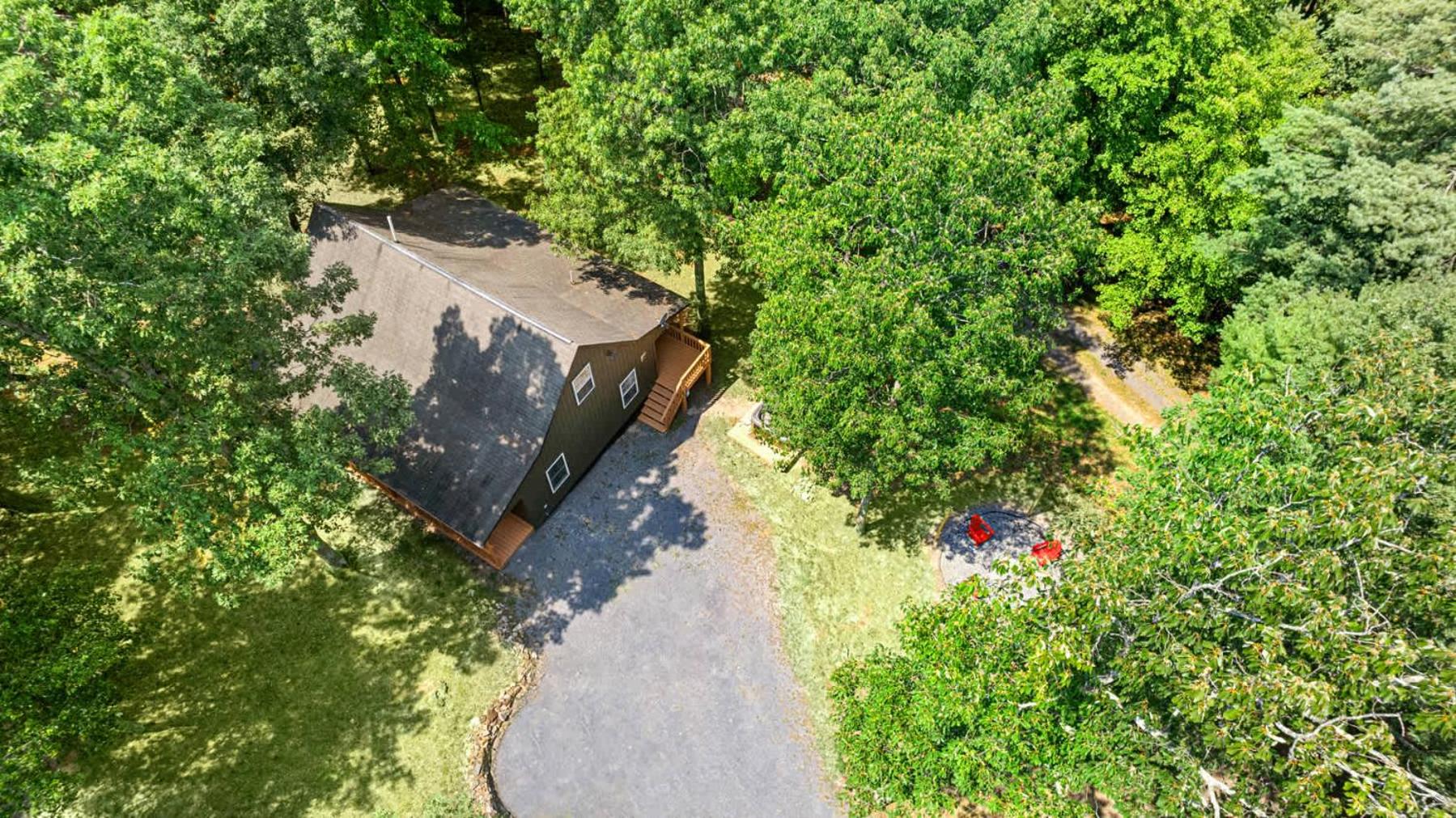 Hot Tub, Fire Pit, Grill, Screened Porch & WiFi