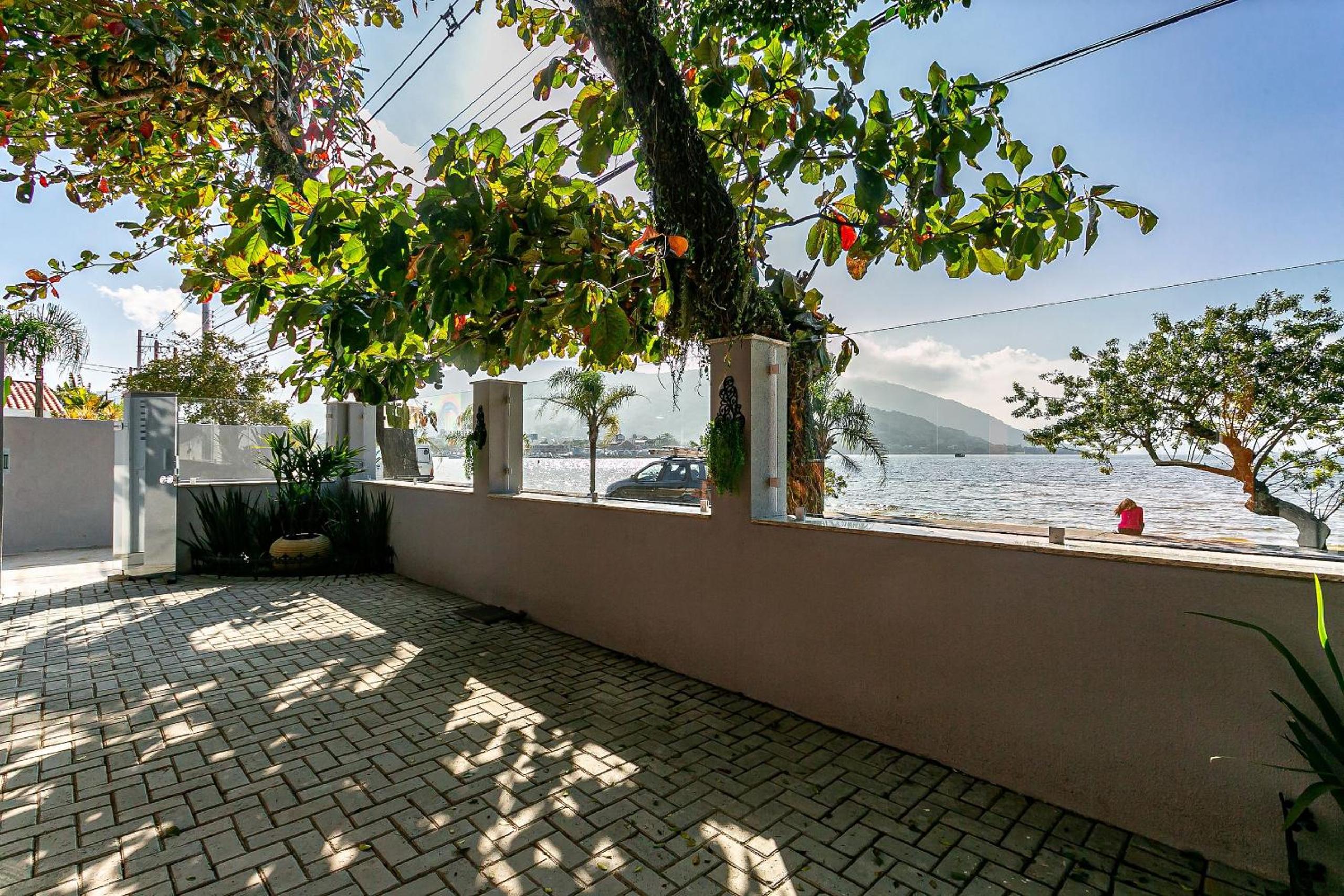 Apartments and Studios Facing Lagoa da Conceição SDR