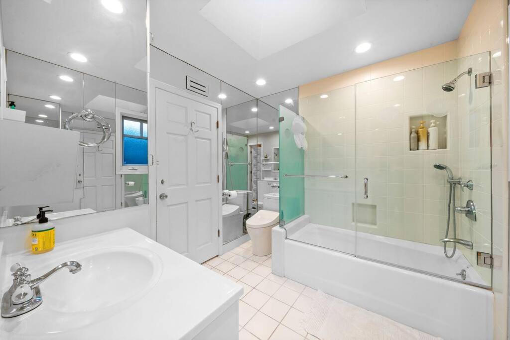 Venice Home with Game Room, Theater, Pool and Spa