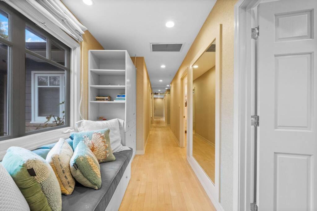 Venice Home with Game Room, Theater, Pool and Spa