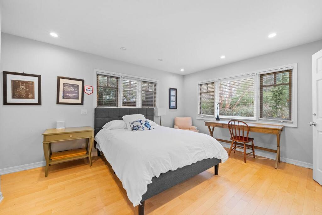 Venice Home with Game Room, Theater, Pool and Spa
