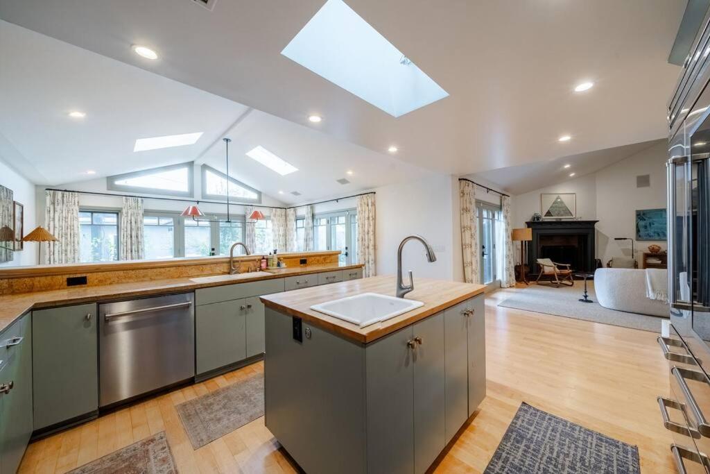 Venice Home with Game Room, Theater, Pool and Spa