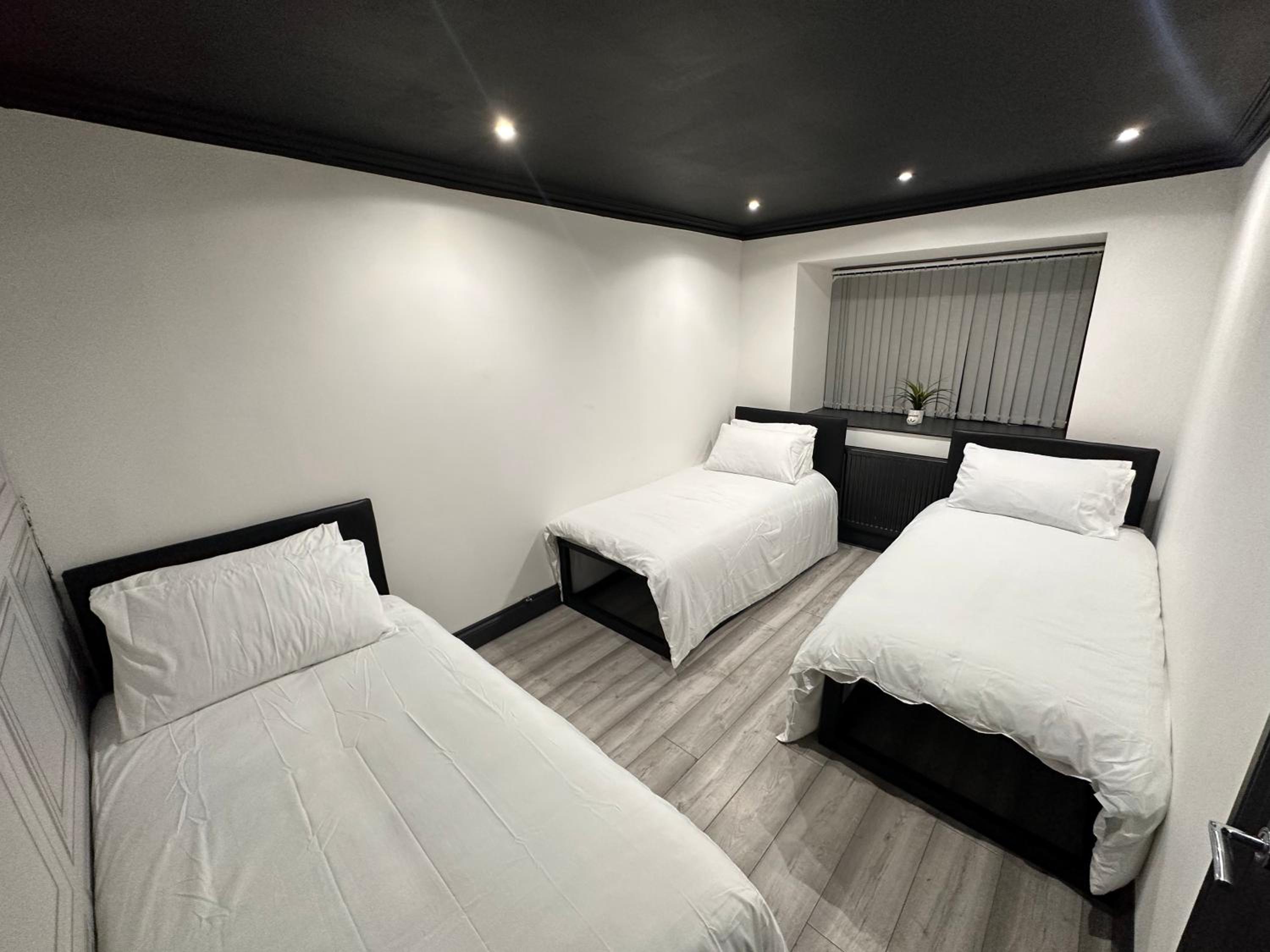 Four Bedrooms and Two Bathrooms up to Nine People view 2