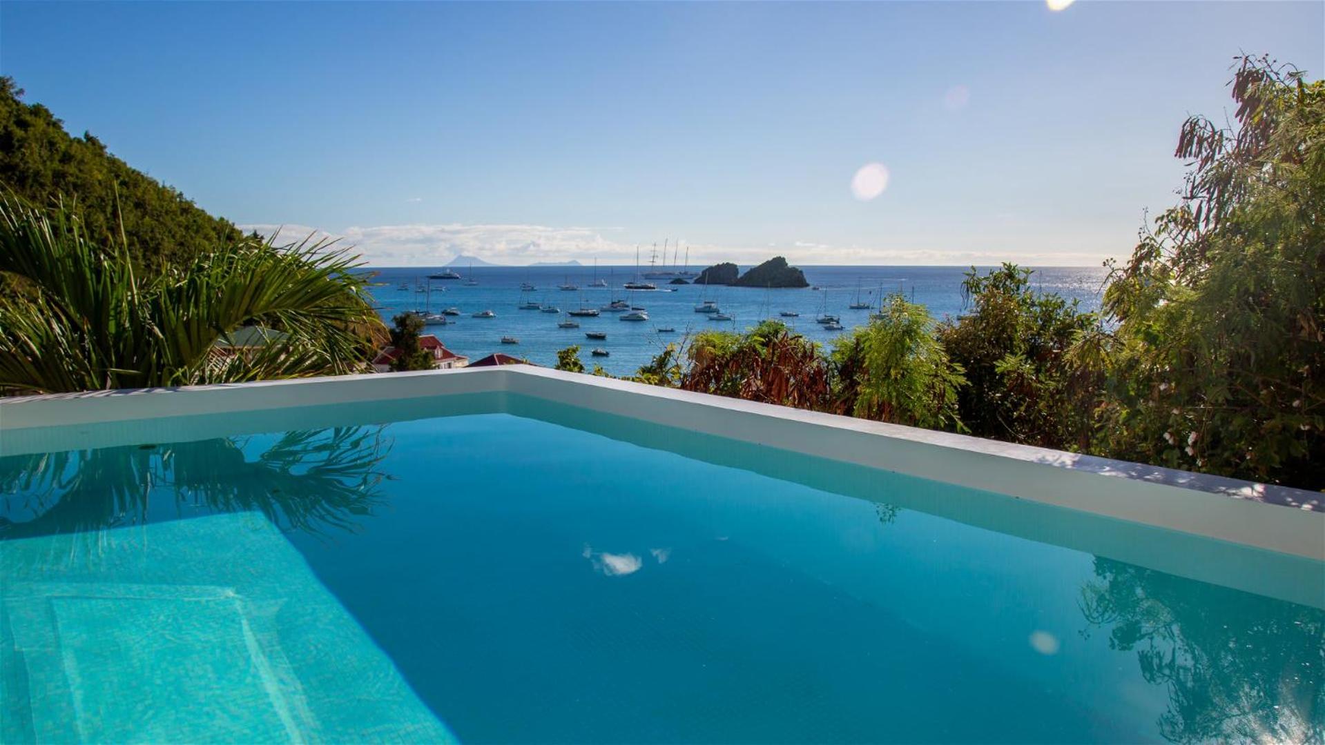 Superb Villa with Refined Decorations