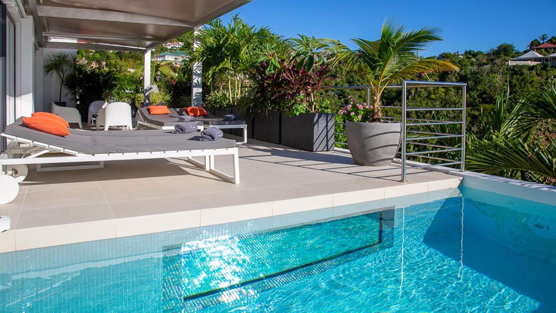 Superb Villa with Refined Decorations
