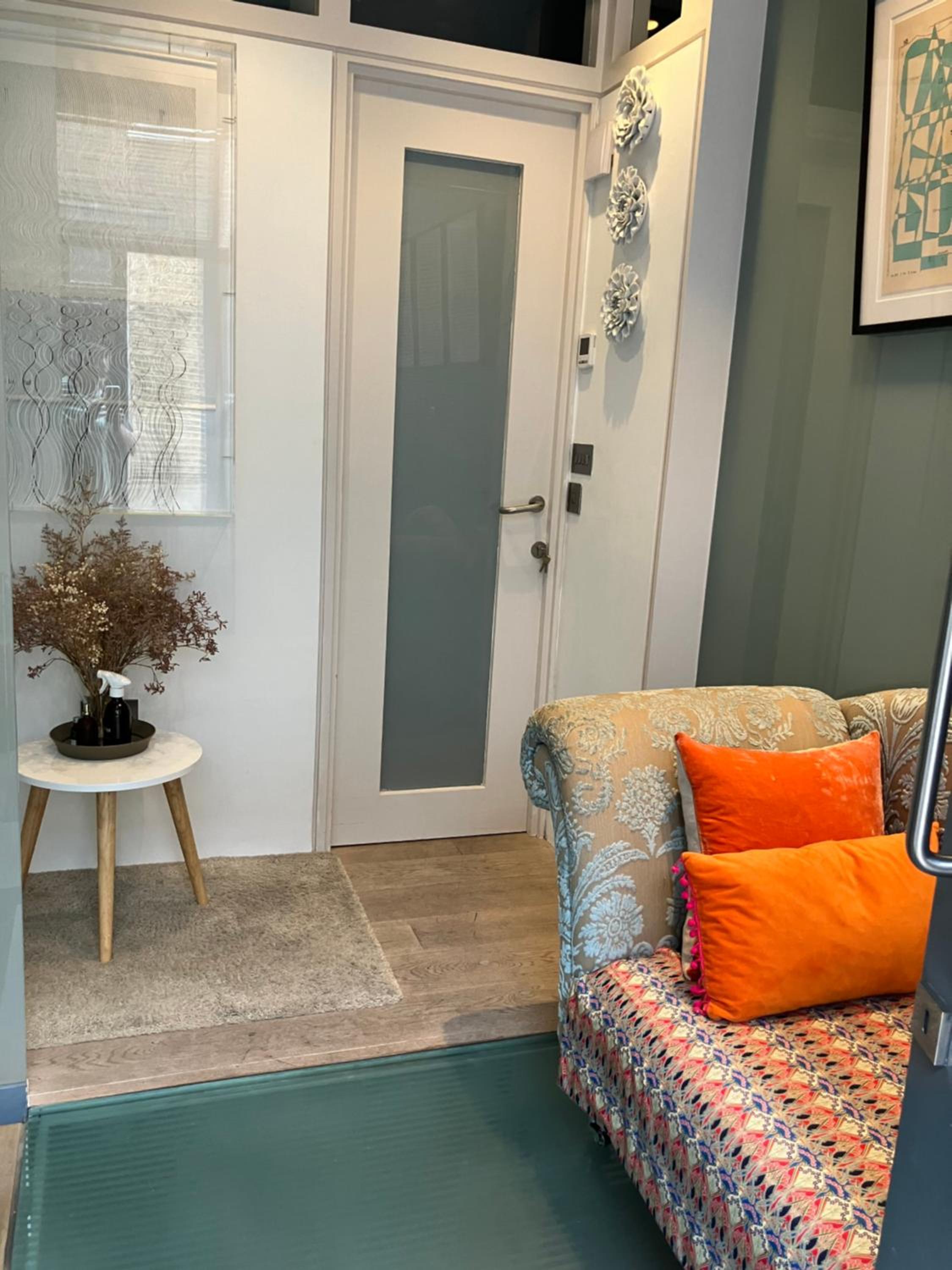 Modern self-contained Ground and Basement studios