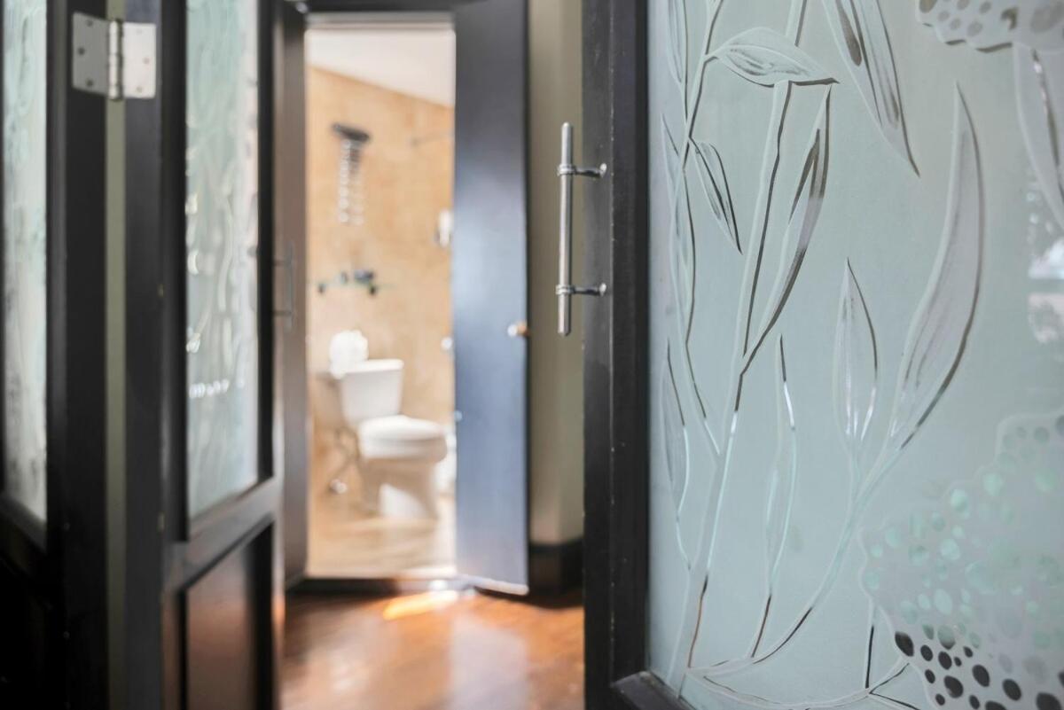 Central Location and Walkable Condo in NY with GYM