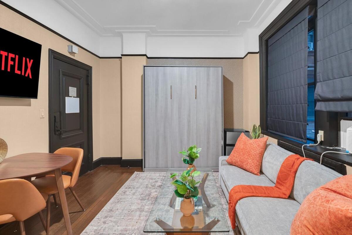 Stunning Condo in Heart of New York with GYM & MORE