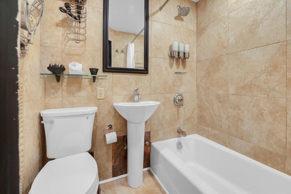 Stunning Condo in Heart of New York with GYM & MORE