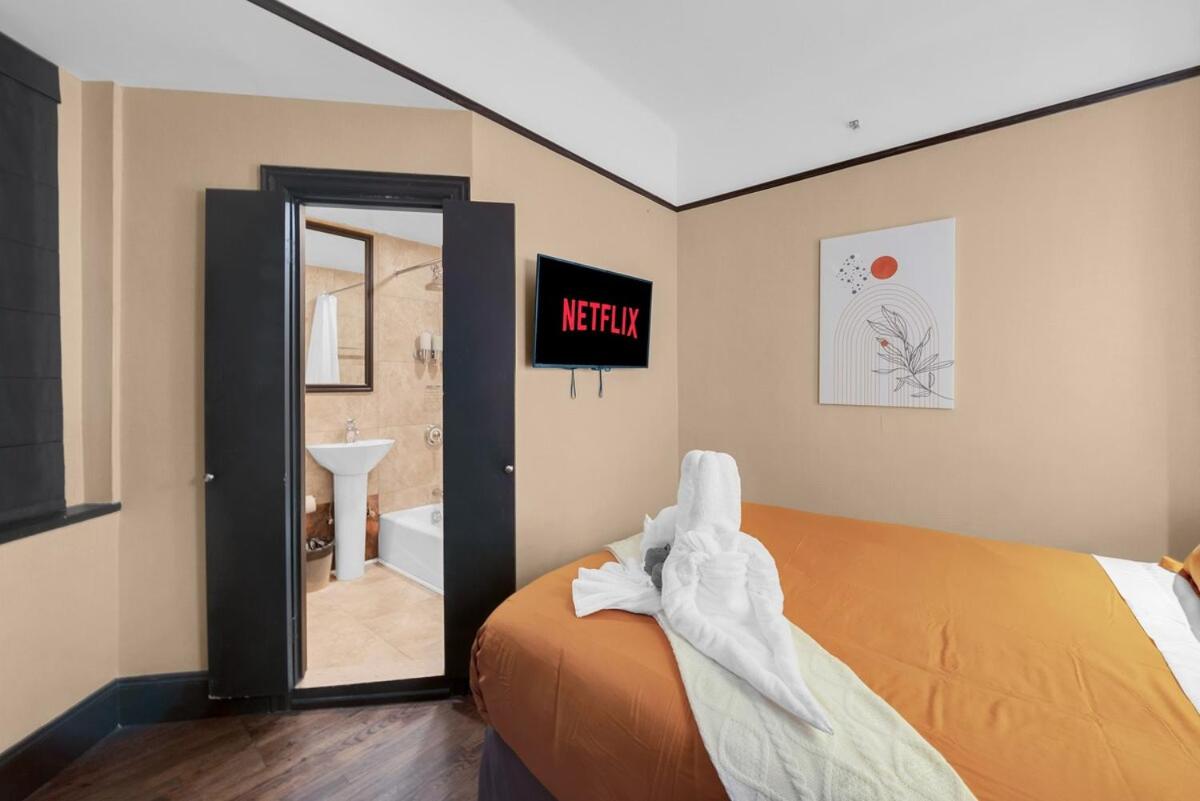 Stunning Condo in Heart of New York with GYM & MORE