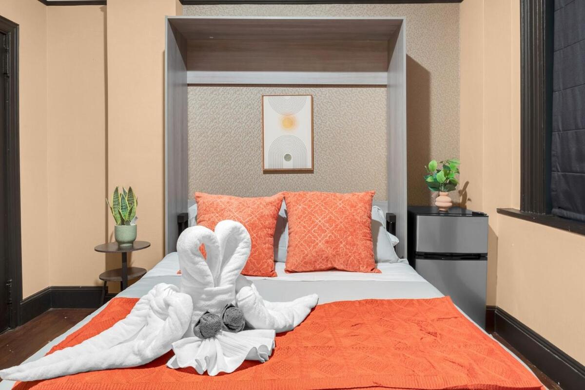 Stunning Condo in Heart of New York with GYM & MORE