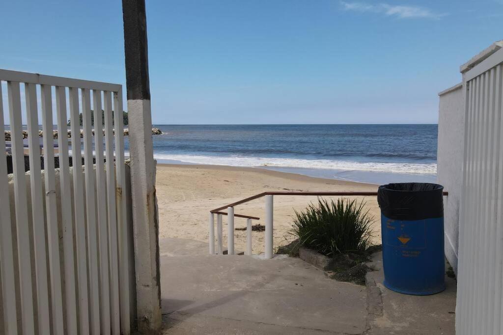 Ap com sacada à beira mar Praia mansa