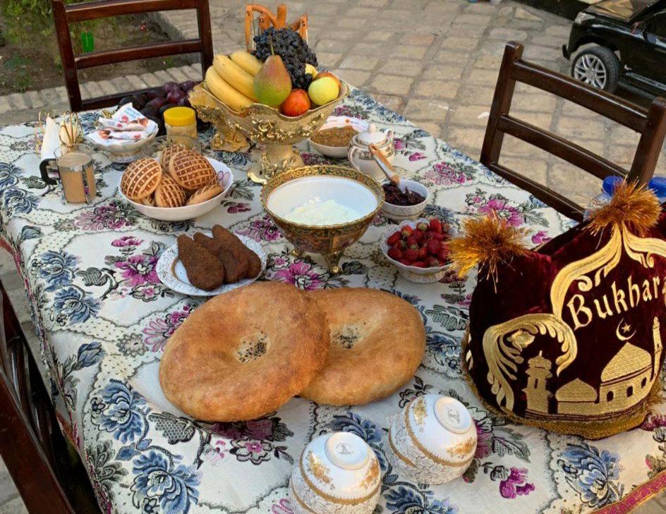 Mekhtar famili 18th century old hause historical UNESCO HERITAGE List 1 minutes to Bukhara Old Town Square Est-Since 1826 for Walk in Guest PARKING, COZY R view 4