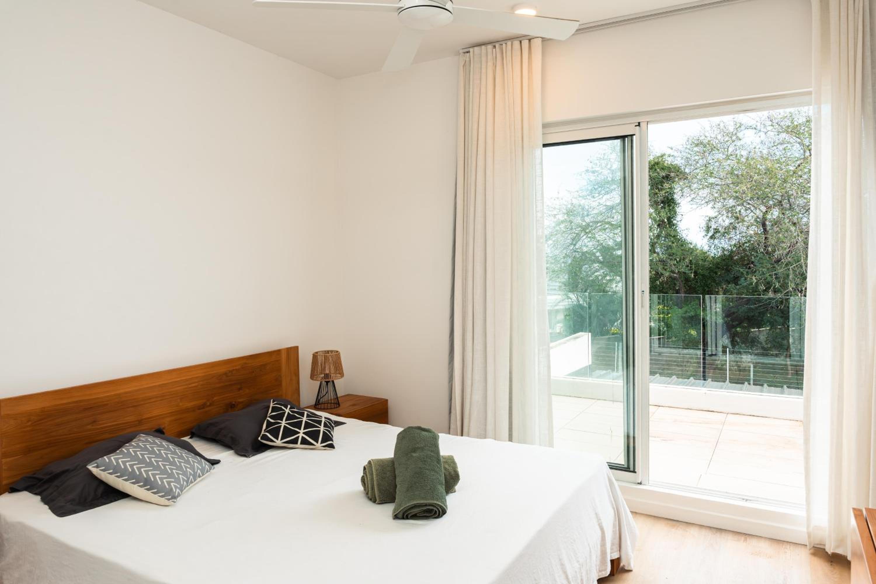 Townhouse moderne avec piscine et jardin view 4