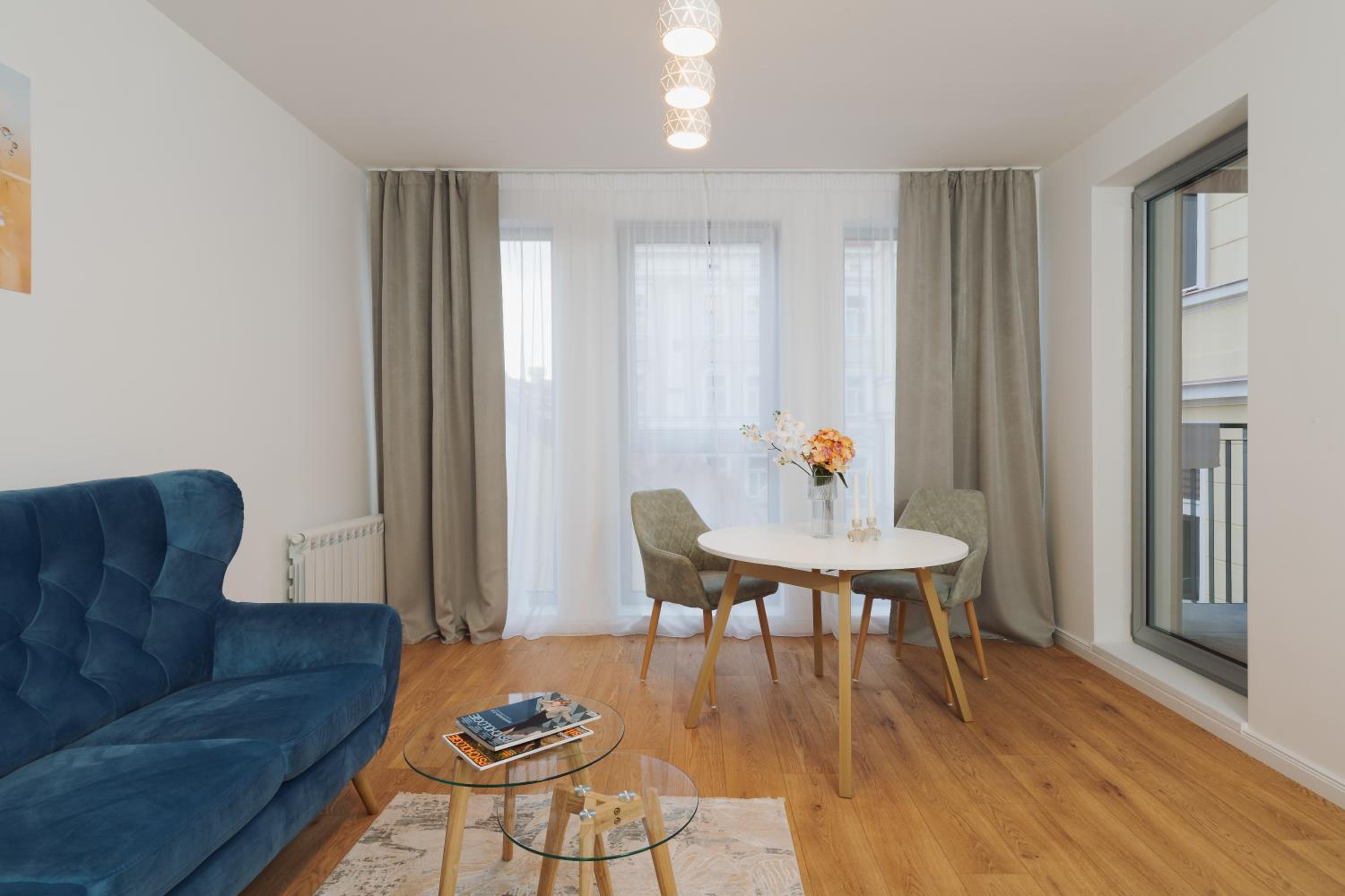 Azure - Cozy City Center Apartment with Balcony