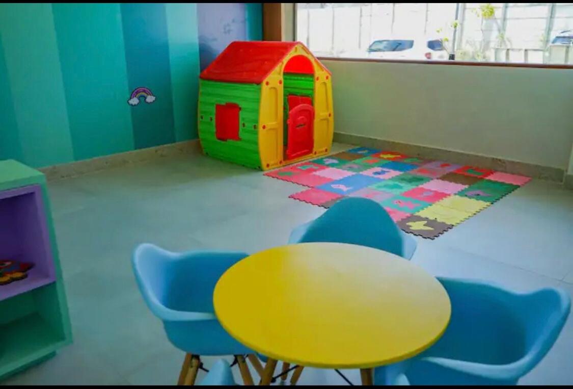 Studio incrível com vista p piscina 115A