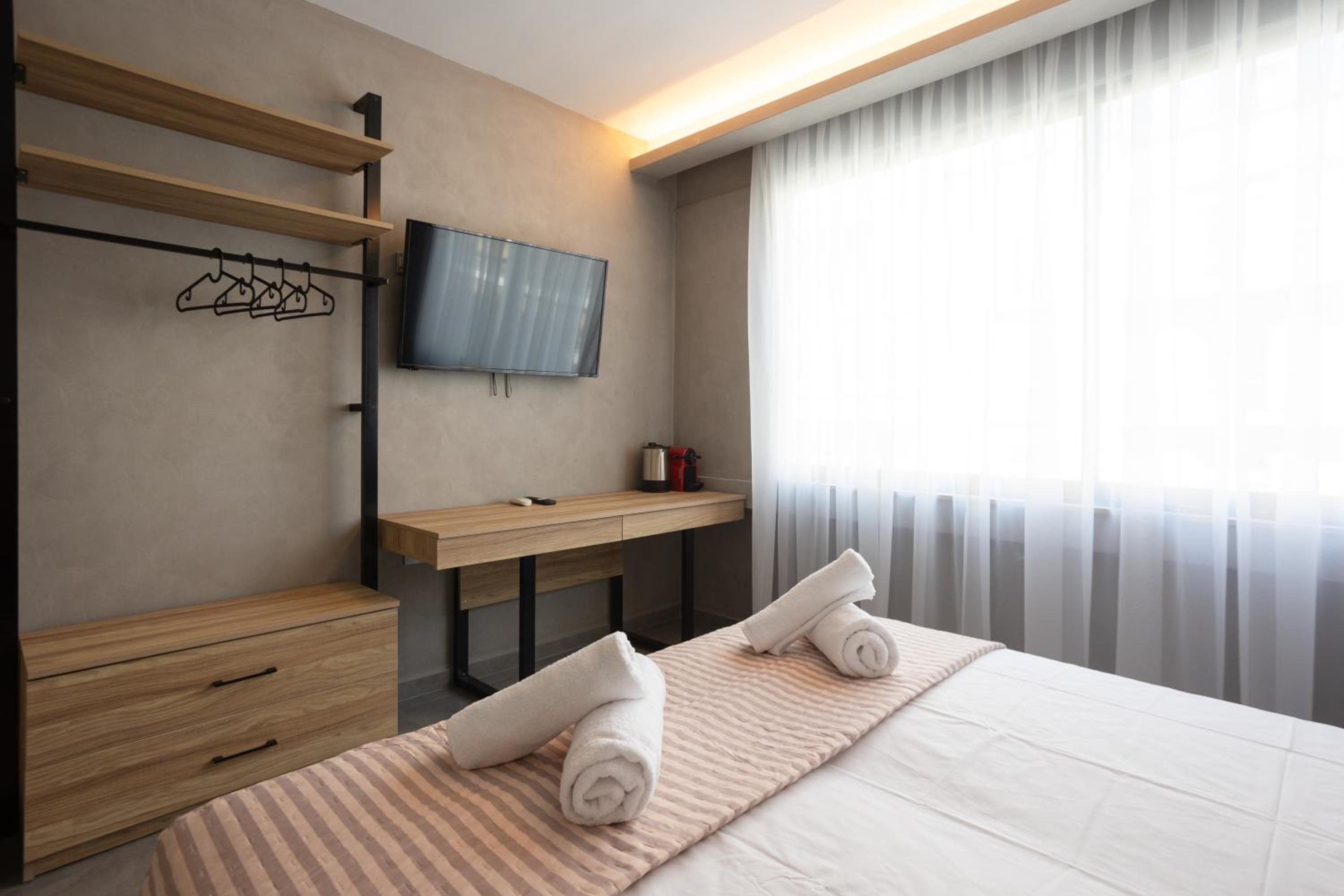 Alkazar Suites