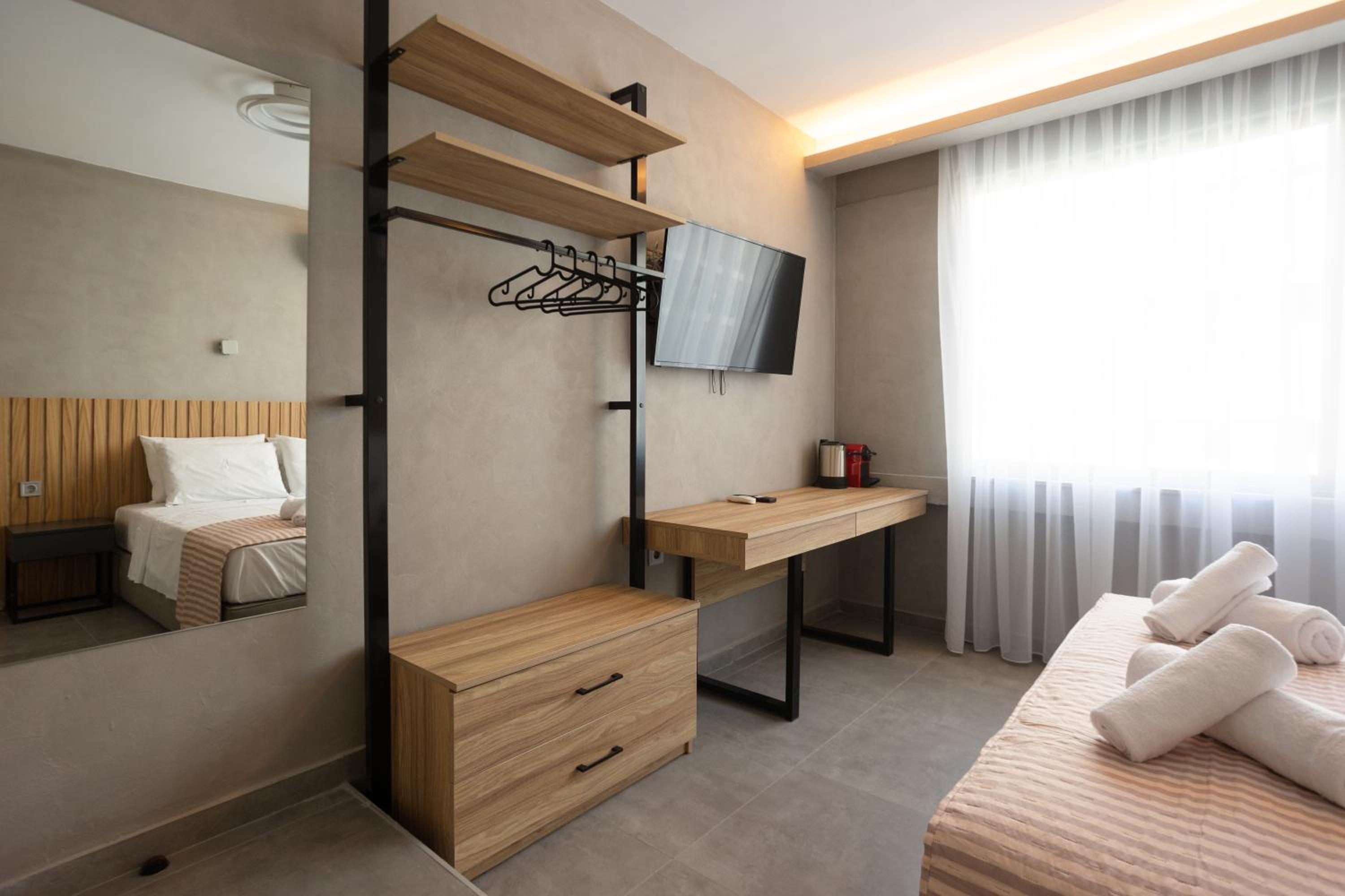 Alkazar Suites