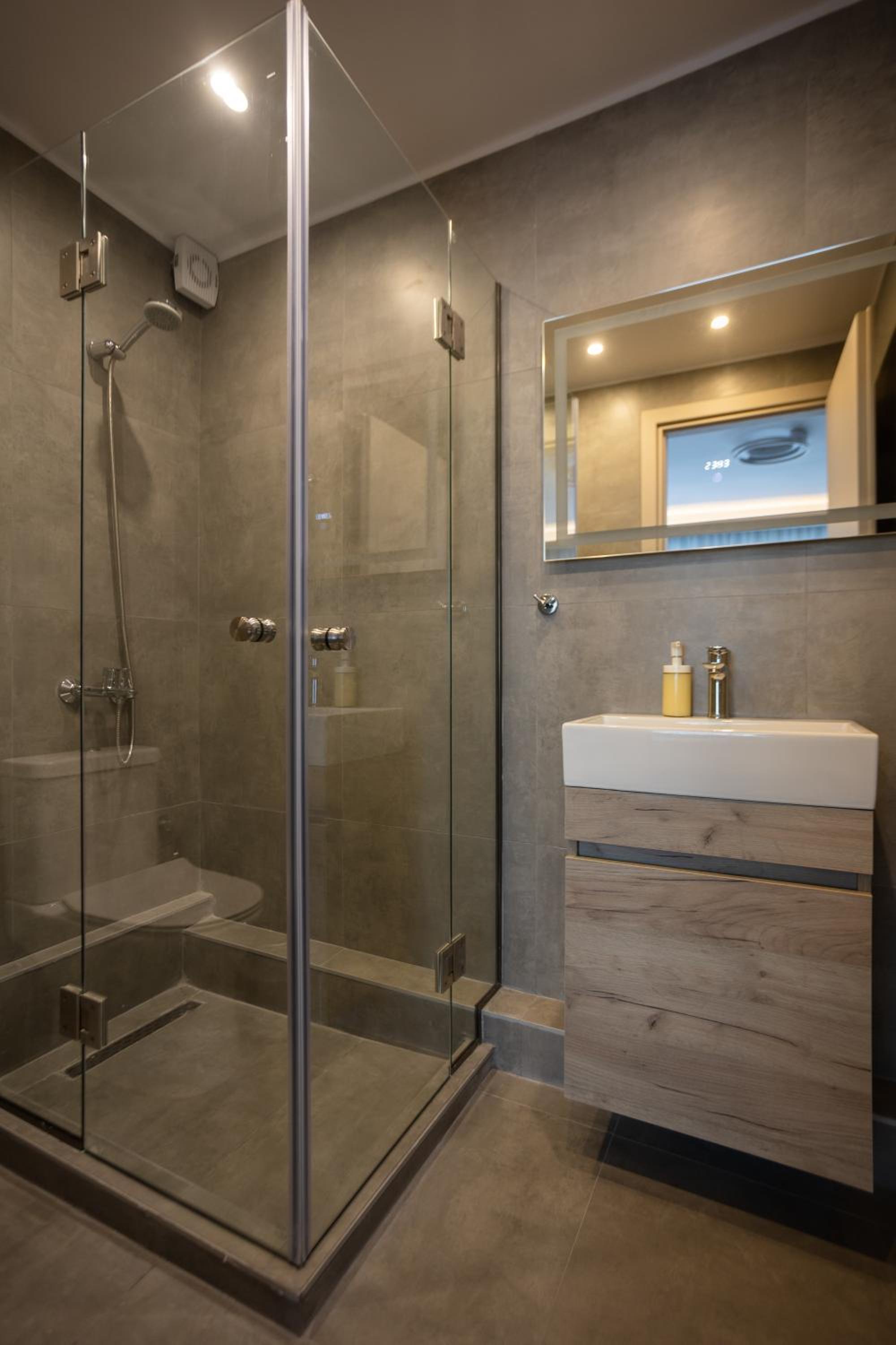 Alkazar Suites