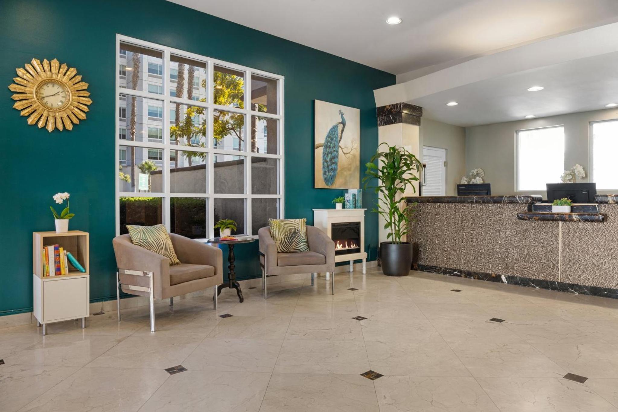 Peacock Suites