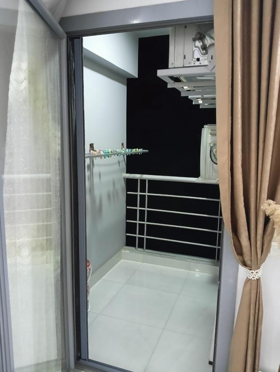 shared flat for women only in compound one katamya