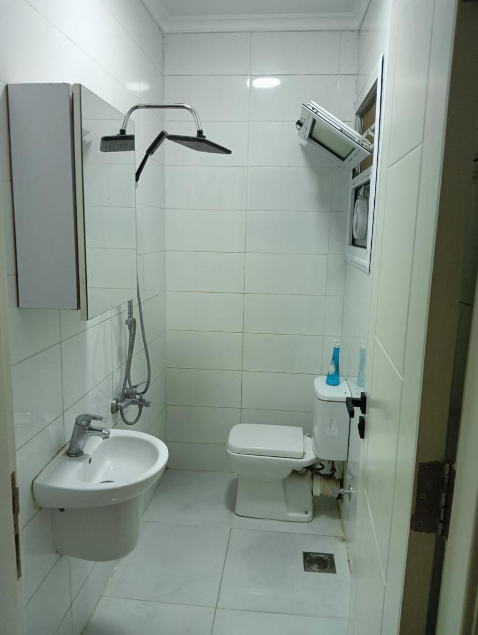 shared flat for women only in compound one katamya