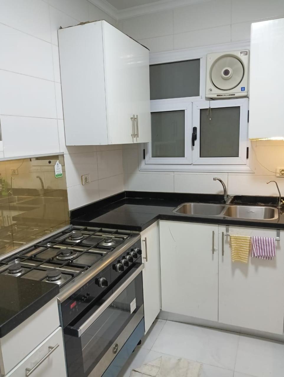 shared flat for women only in compound one katamya