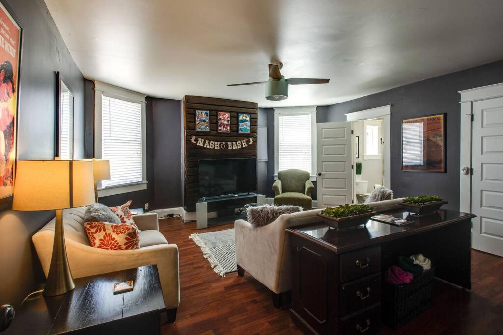 Historic Pet-Friendly Stay Near Broadway w Fire Pit view 4