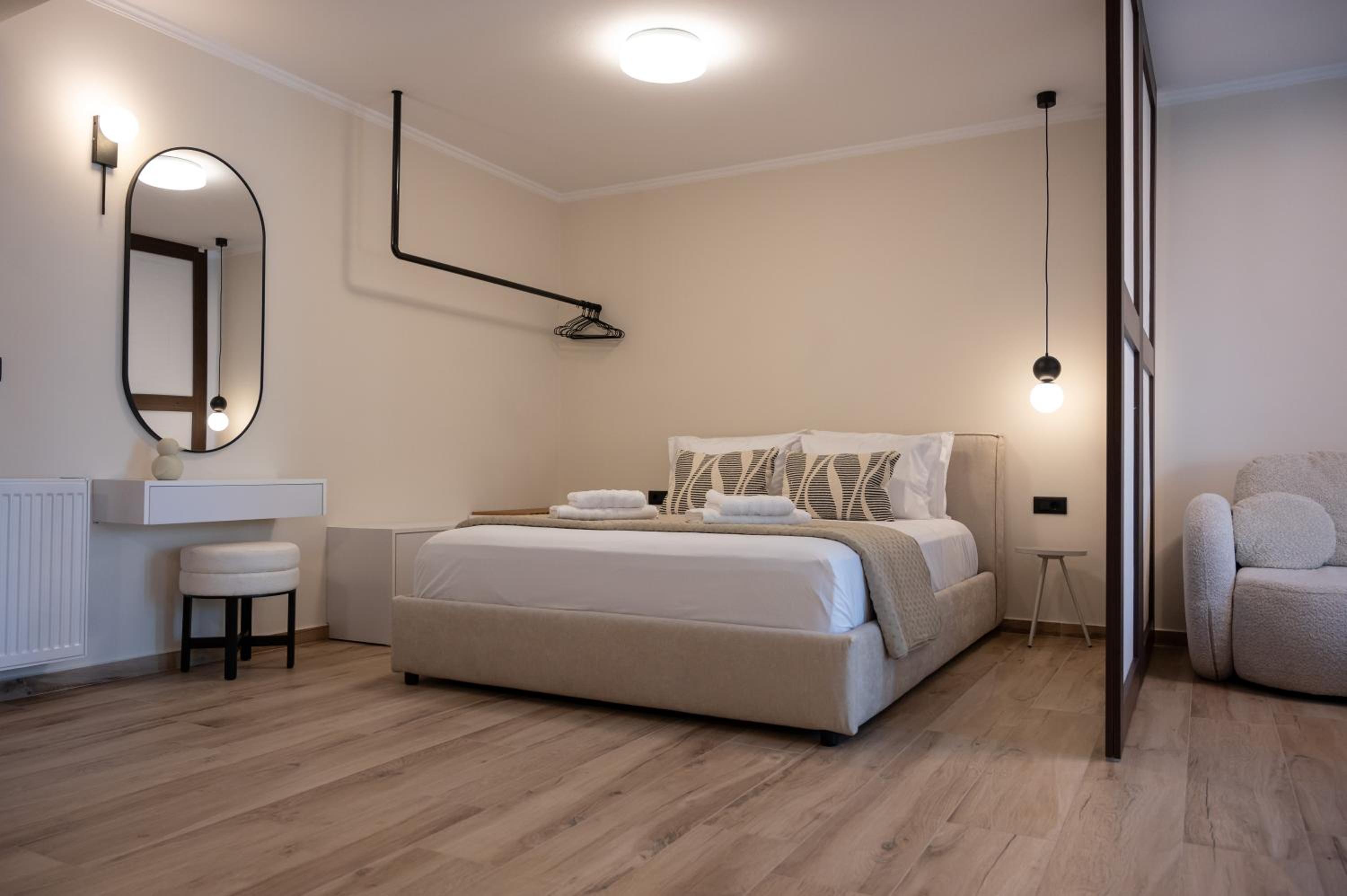Chrysa's Deluxe Apt