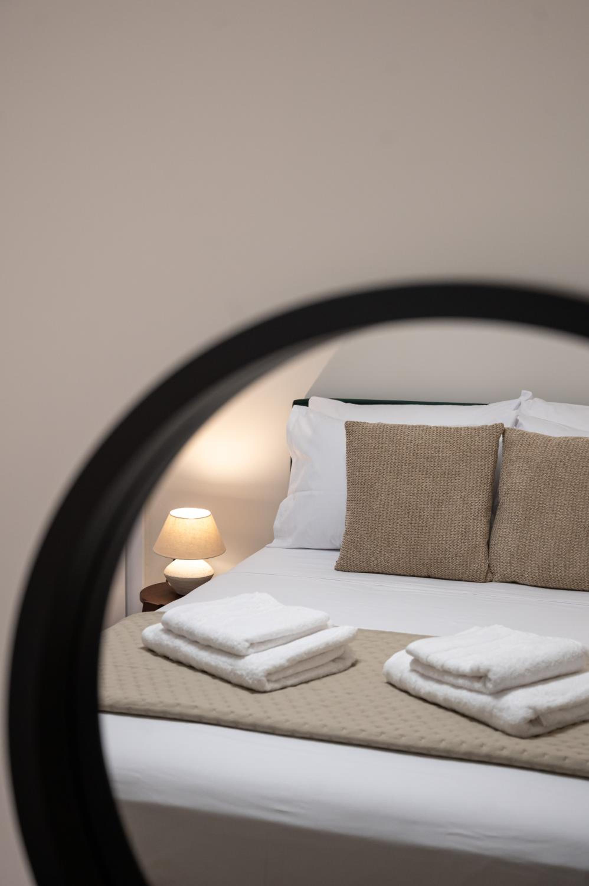 Chrysa's Deluxe Apt