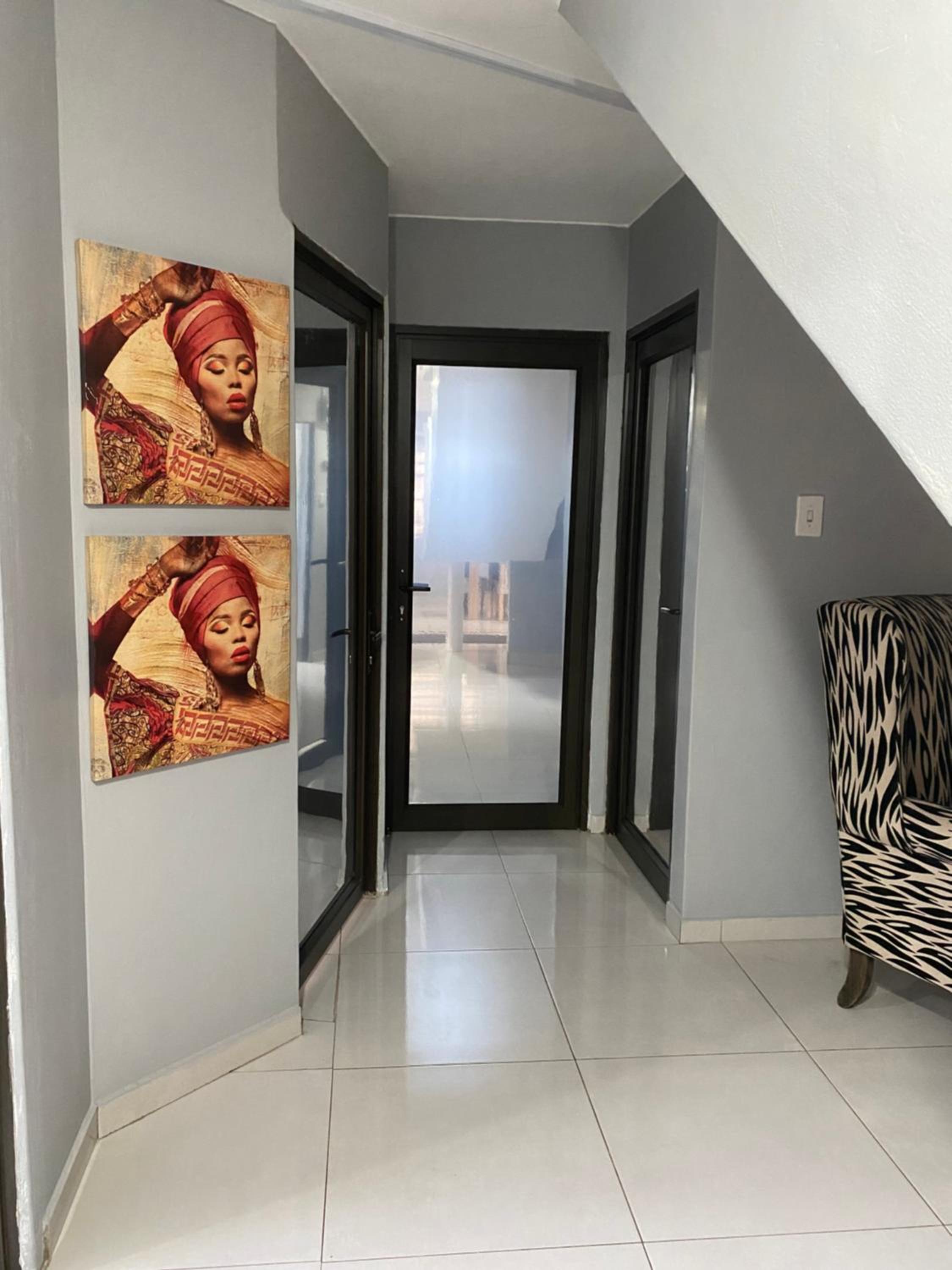18 OnThorn-Four Bedroom House - Grid Tied 10kva Solar System view 3