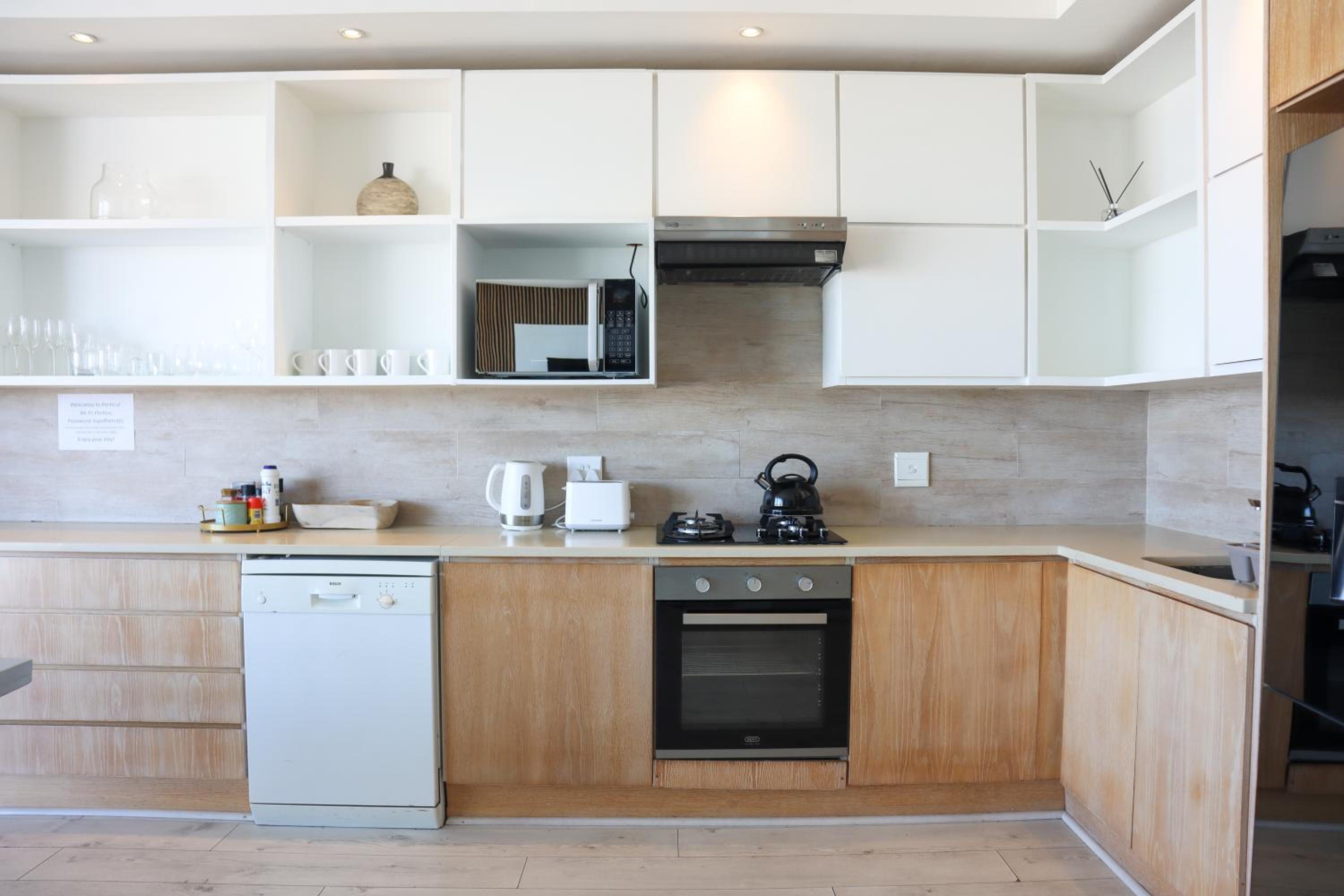 Portico 1006 Beachfront Apartment with Panoramic Views view 3