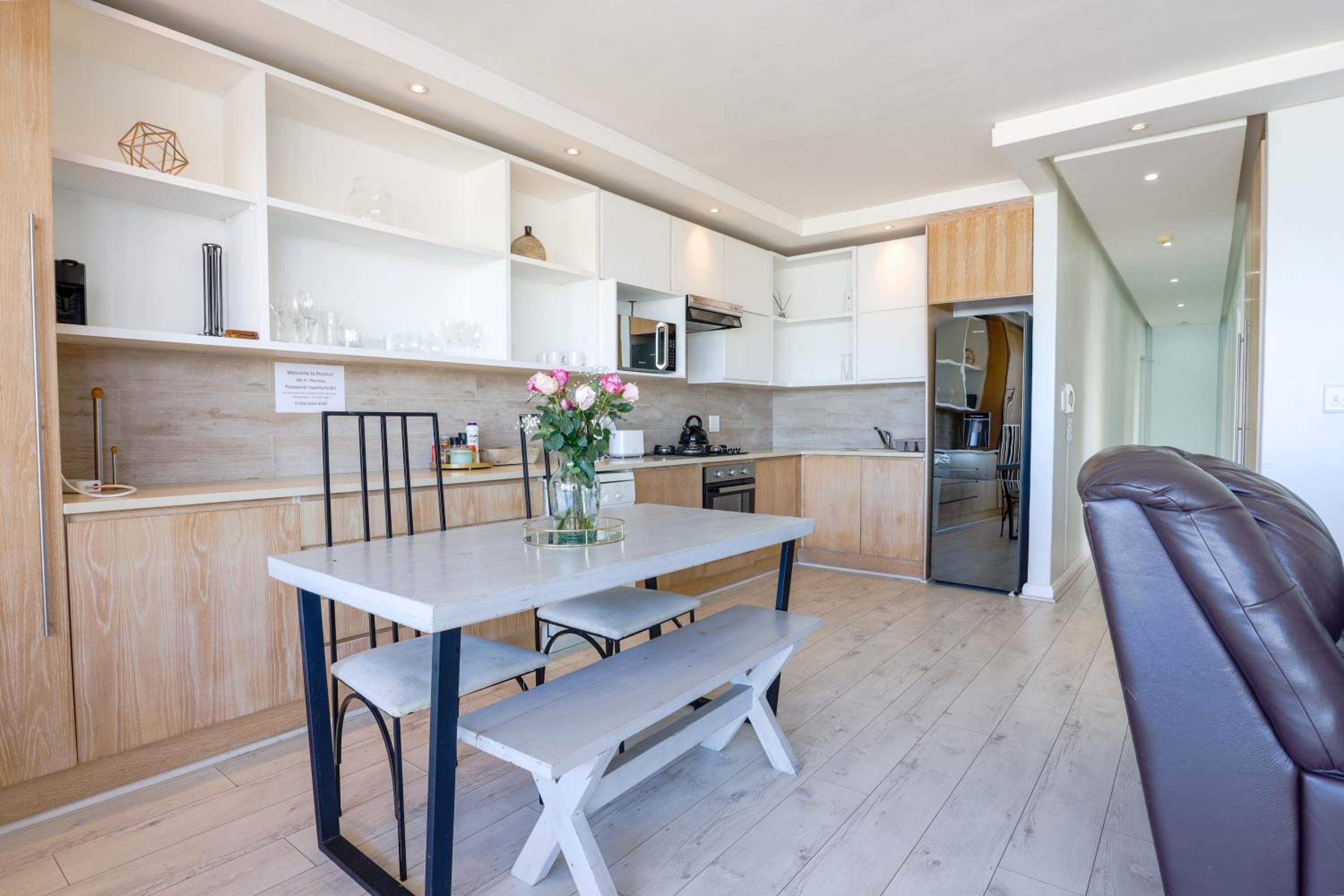 Portico 1006 Beachfront Apartment with Panoramic Views view 5