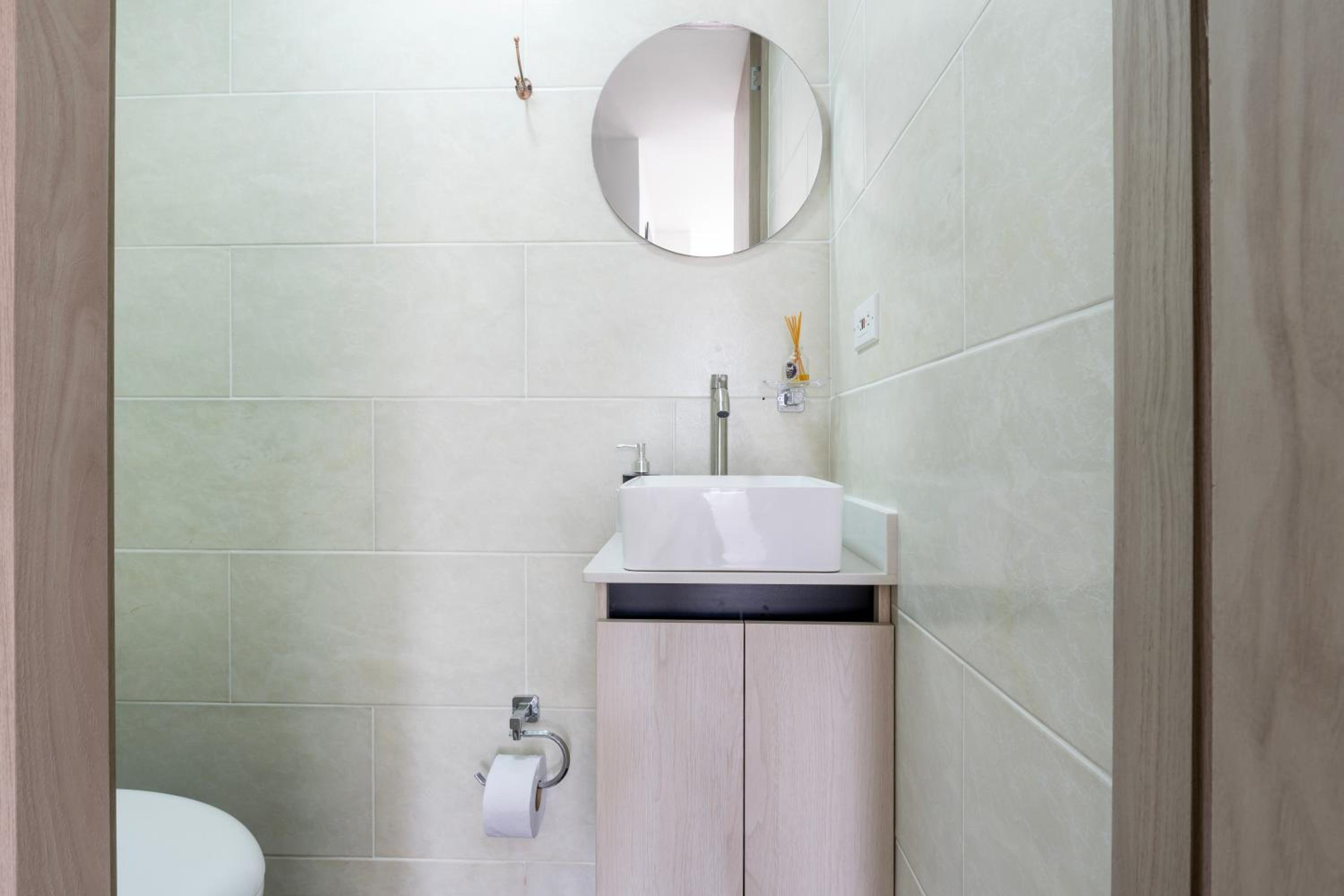 Mirador del Laureles, AC, Piscina, Parqueadero 701