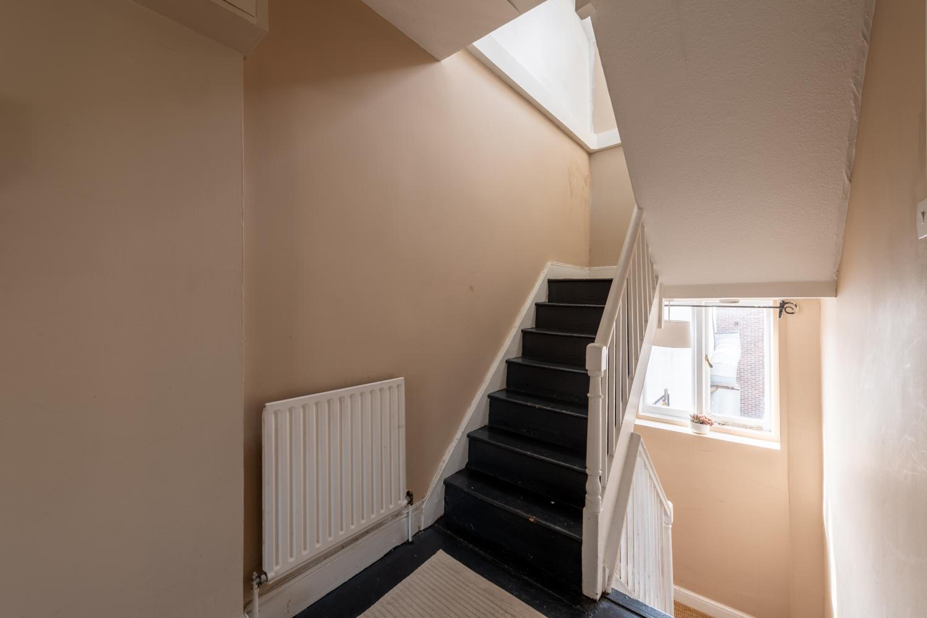 Modernised Apartments 1 and 2 Bedrooms Option Terrace and Balcony High Street