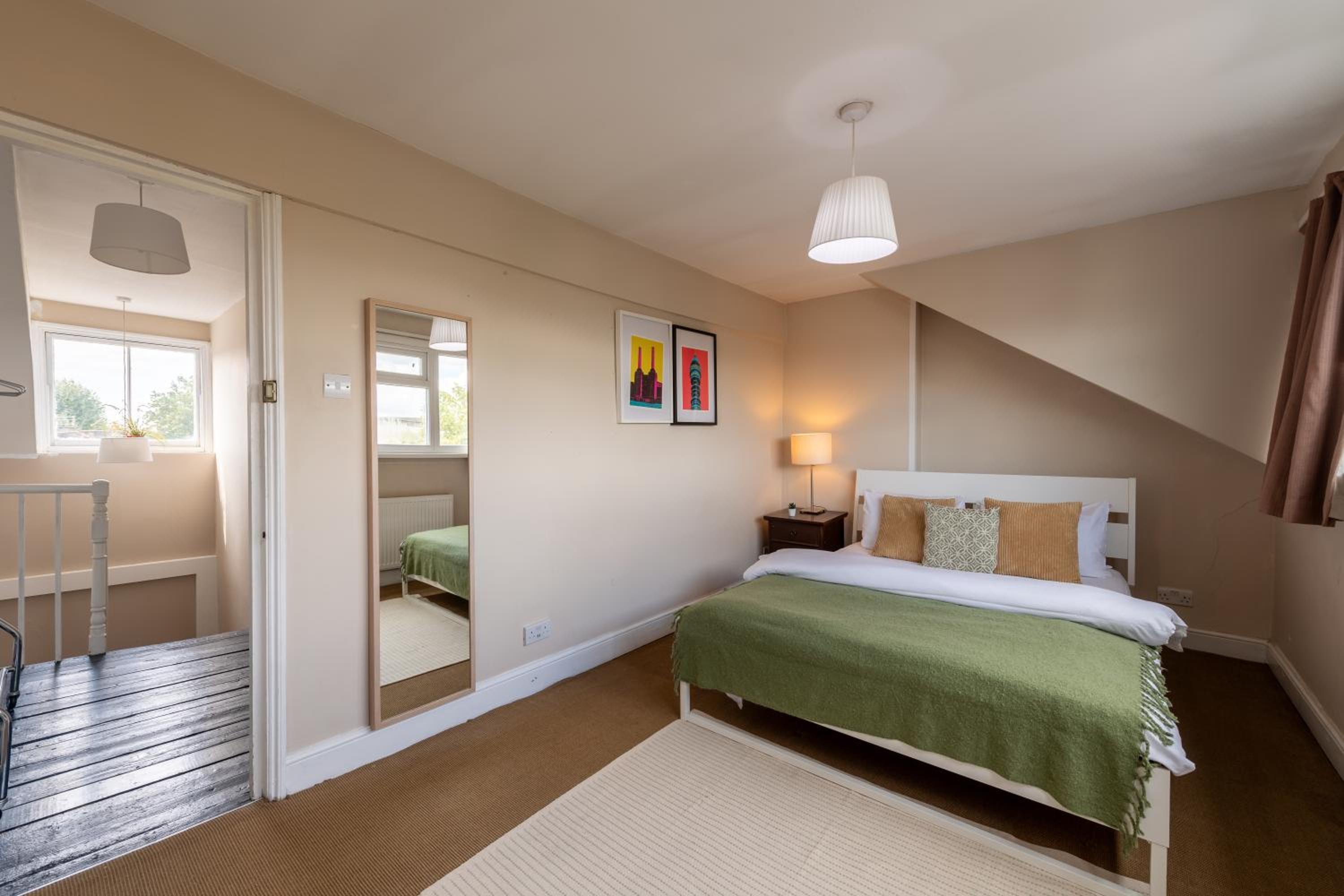 Modernised Apartments 1 and 2 Bedrooms Option Terrace and Balcony High Street