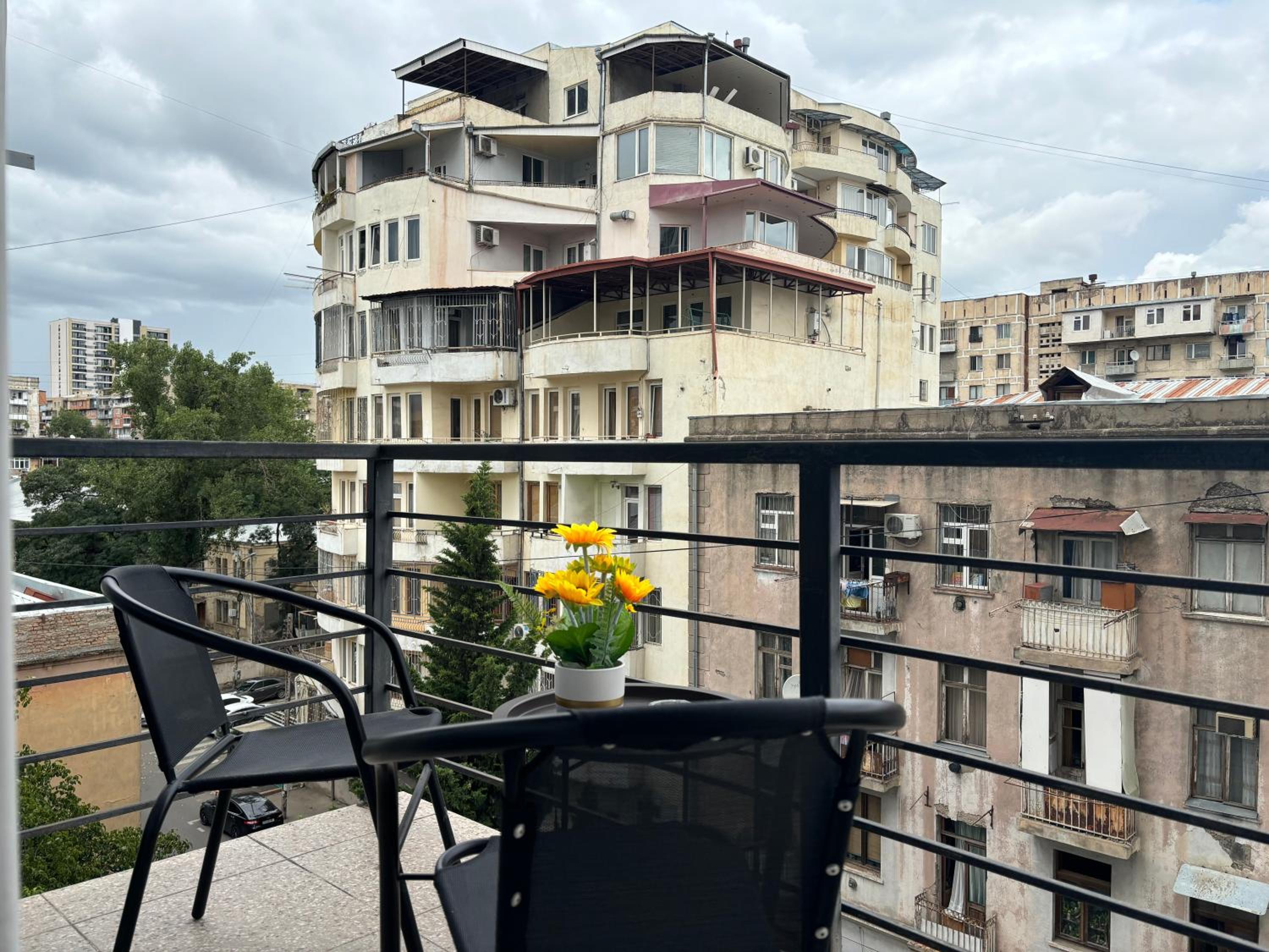 Cozy apartment near Metro view 2