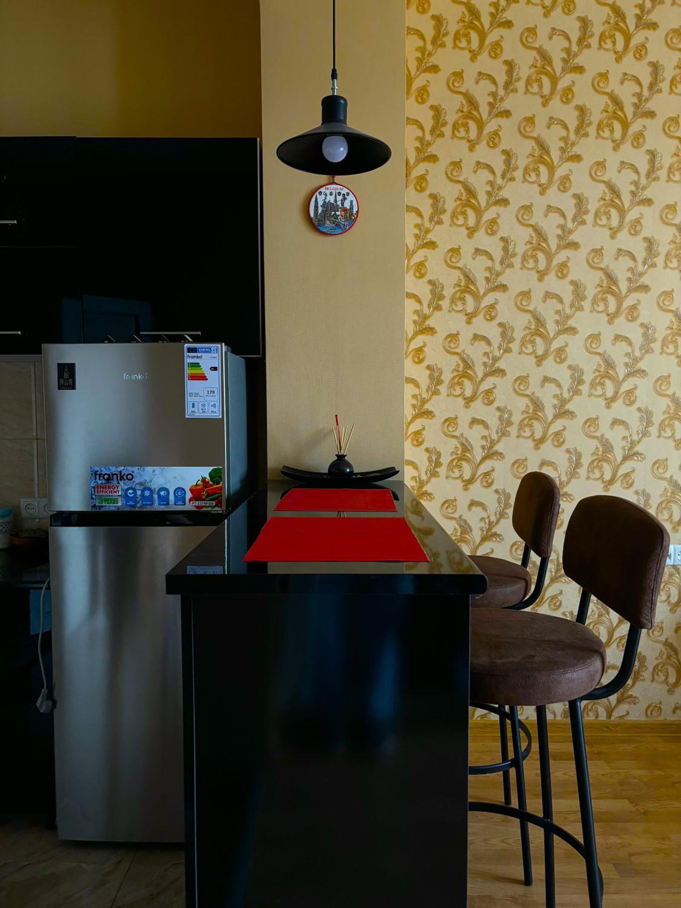 Cozy apartment near Metro view 3