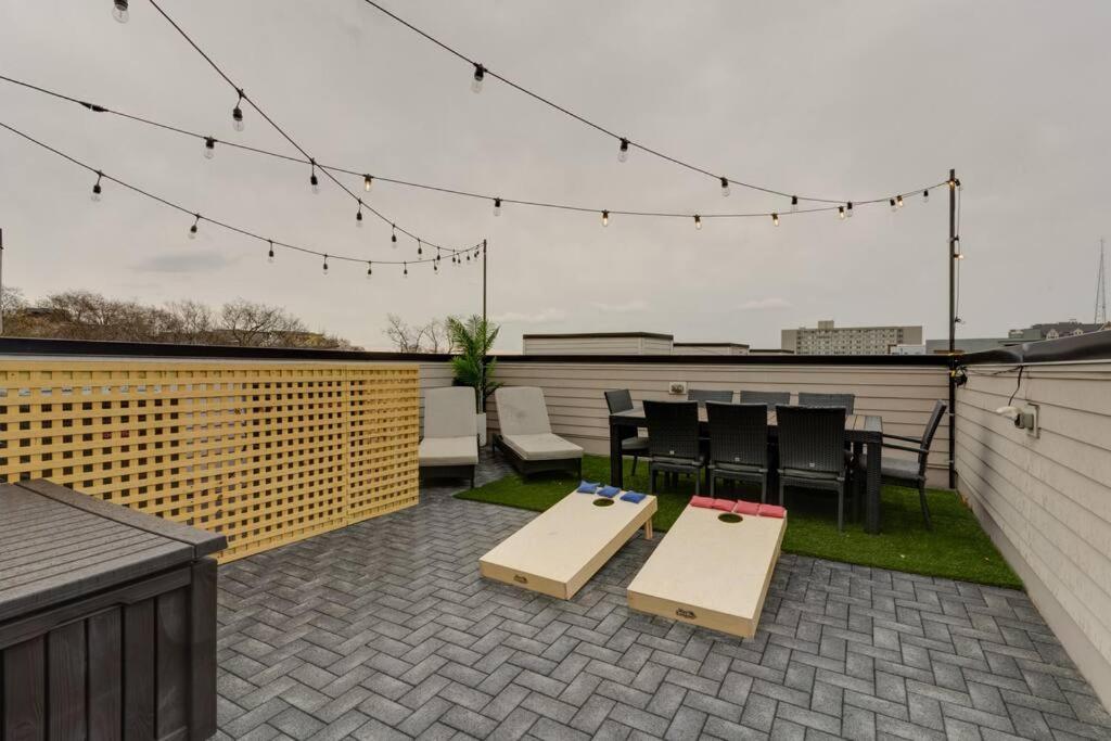Photograph supplied for Luxury Townhome! Rooftop-Game Room! Near Broadway!