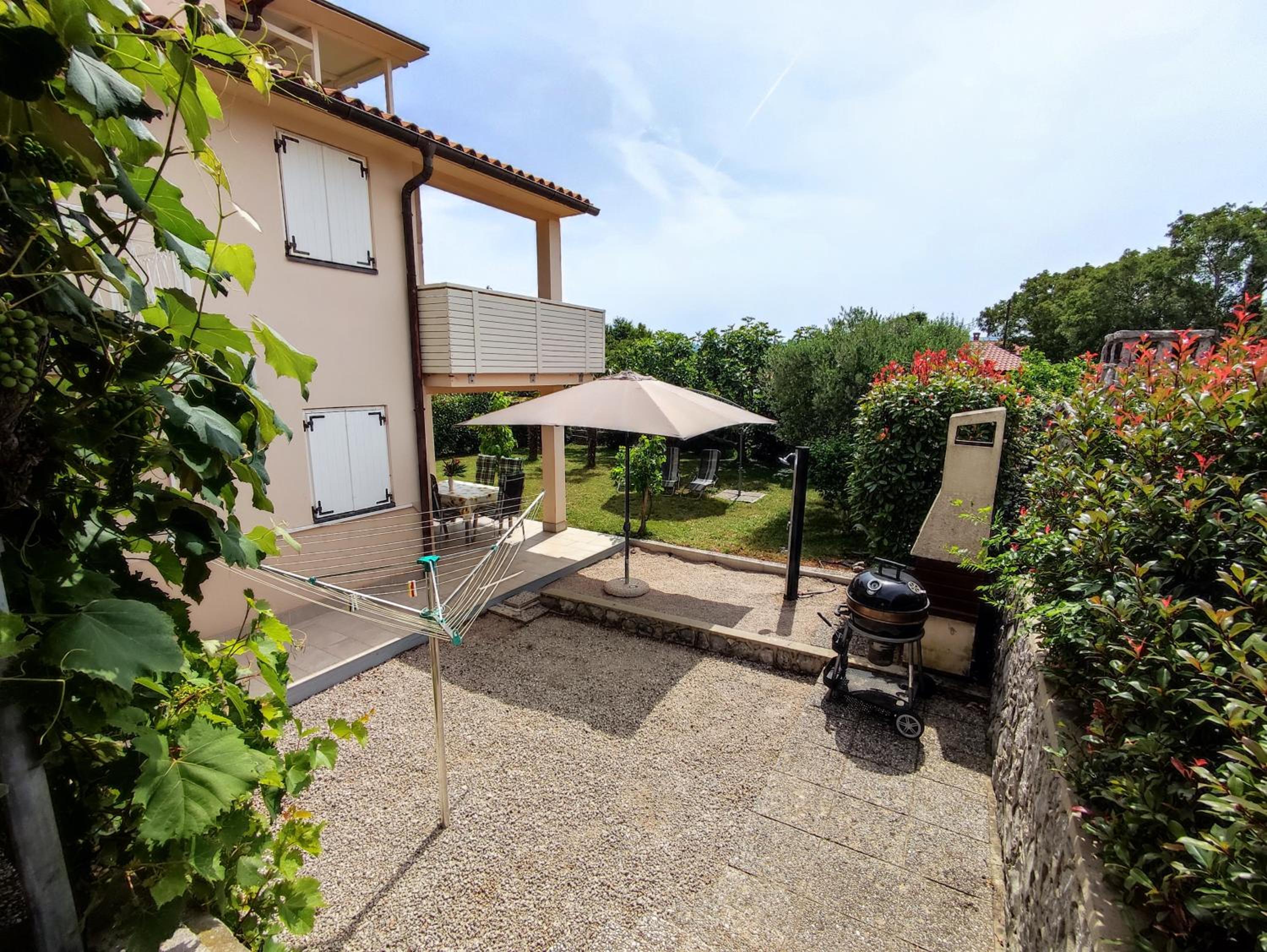 Apartment Mija with garden view 2