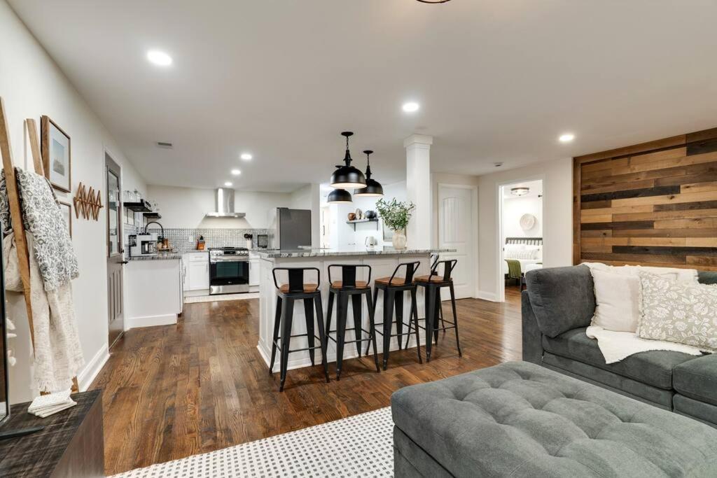 Newly Remodeled! Beautiful 3bd home in East Nash! view 3