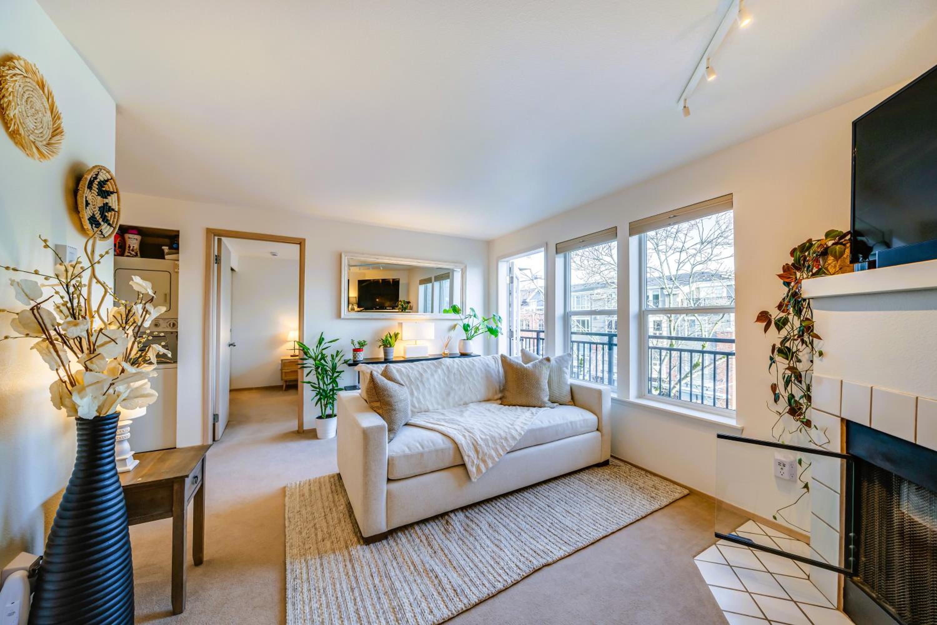 Free Parking - City Views - Near Attractions view 5